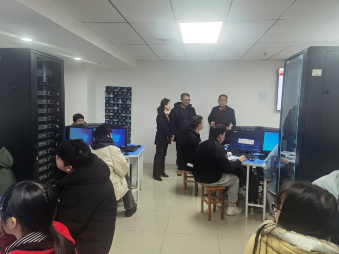 深入课堂.jpg 深入课堂.jpg