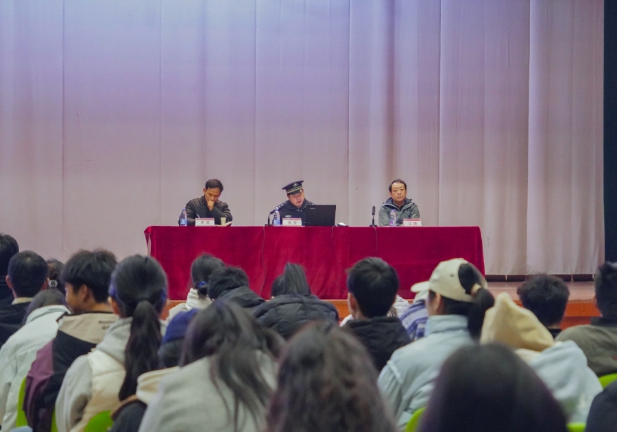 说明: C:\Users\Administrator\Desktop\2024.3.6开学第一课照片\2024.3.6开学第一课\DSC02325.jpg