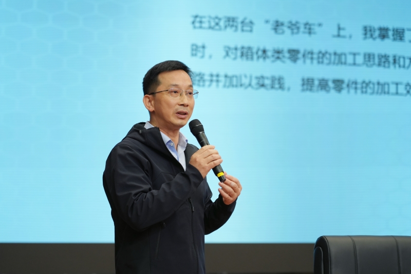 符国强讲课.jpg 符国强讲课.jpg